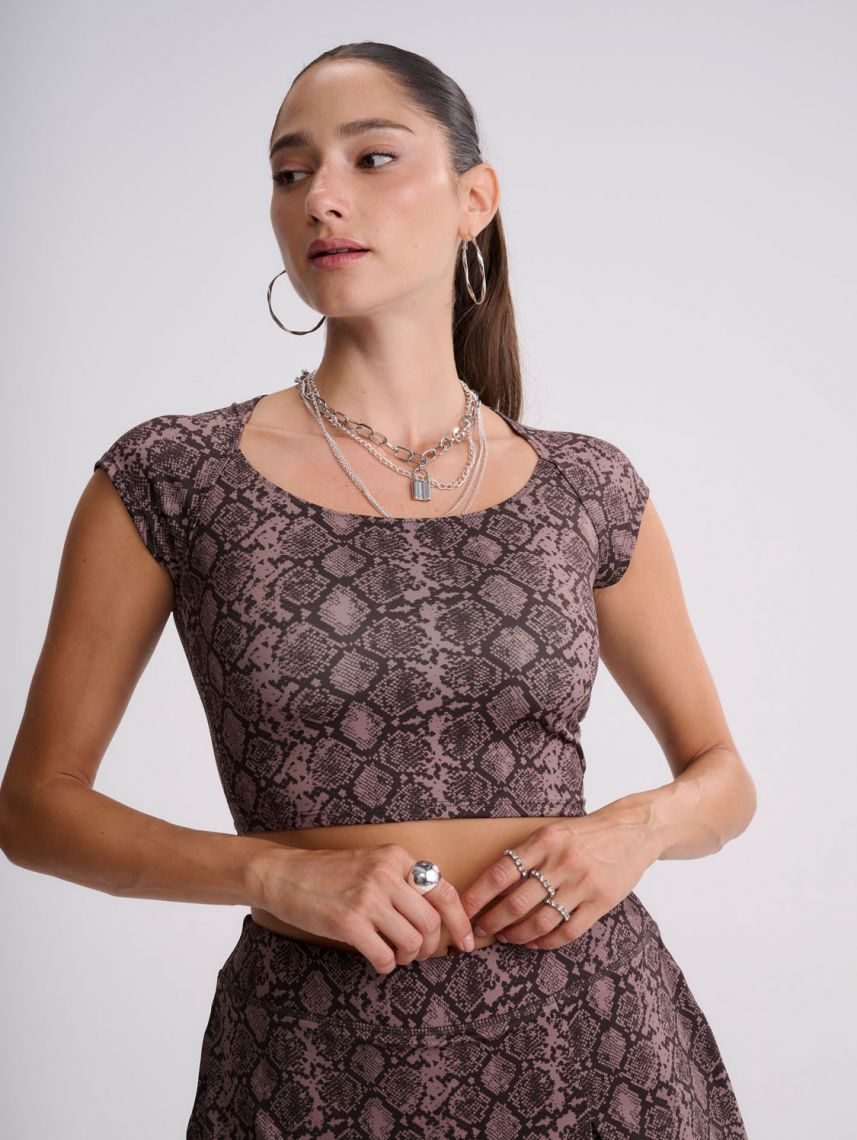 חולצת אקטיב קצרה