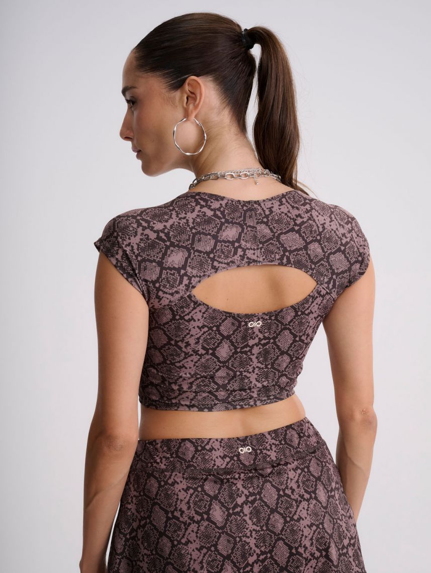 חולצת אקטיב קצרה