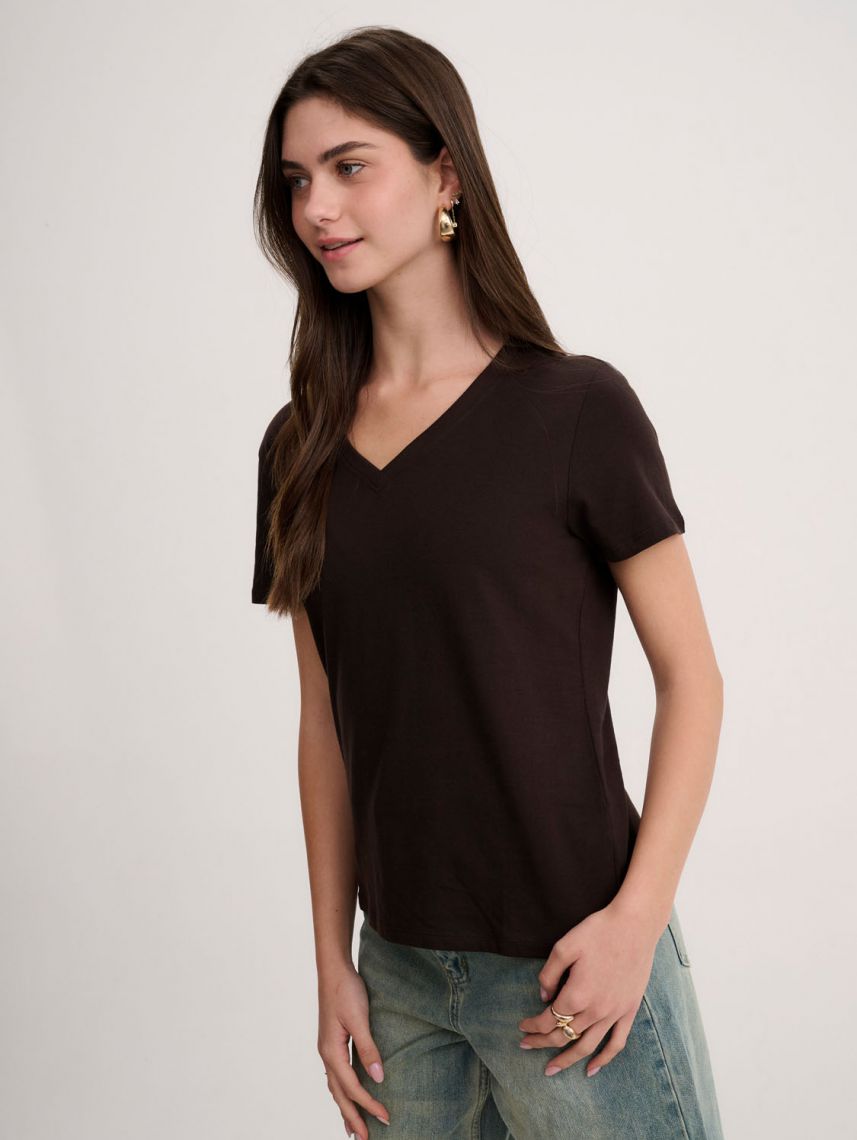 טי-שירט V בייסיק