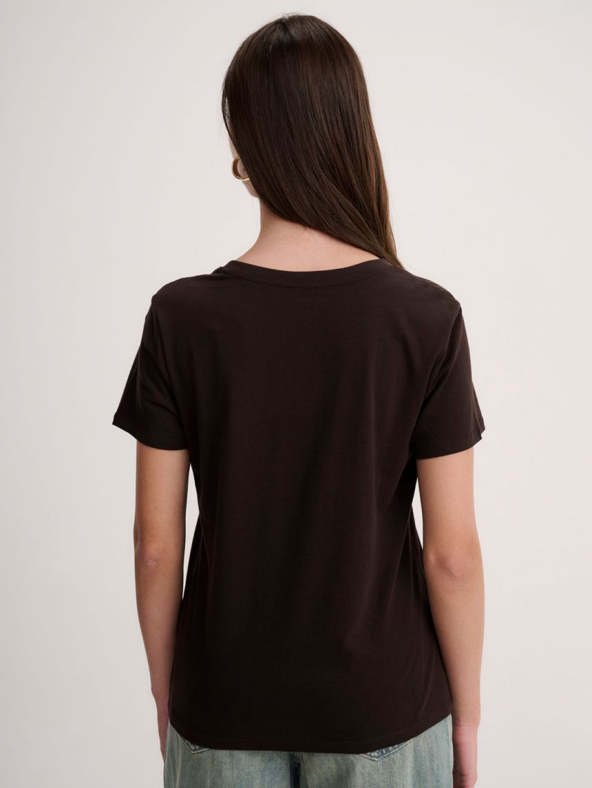 טי-שירט V בייסיק