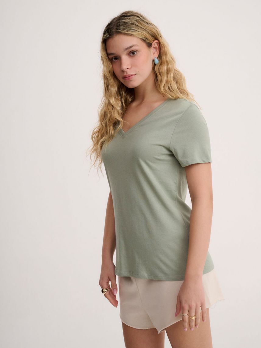 טי-שירט V בייסיק