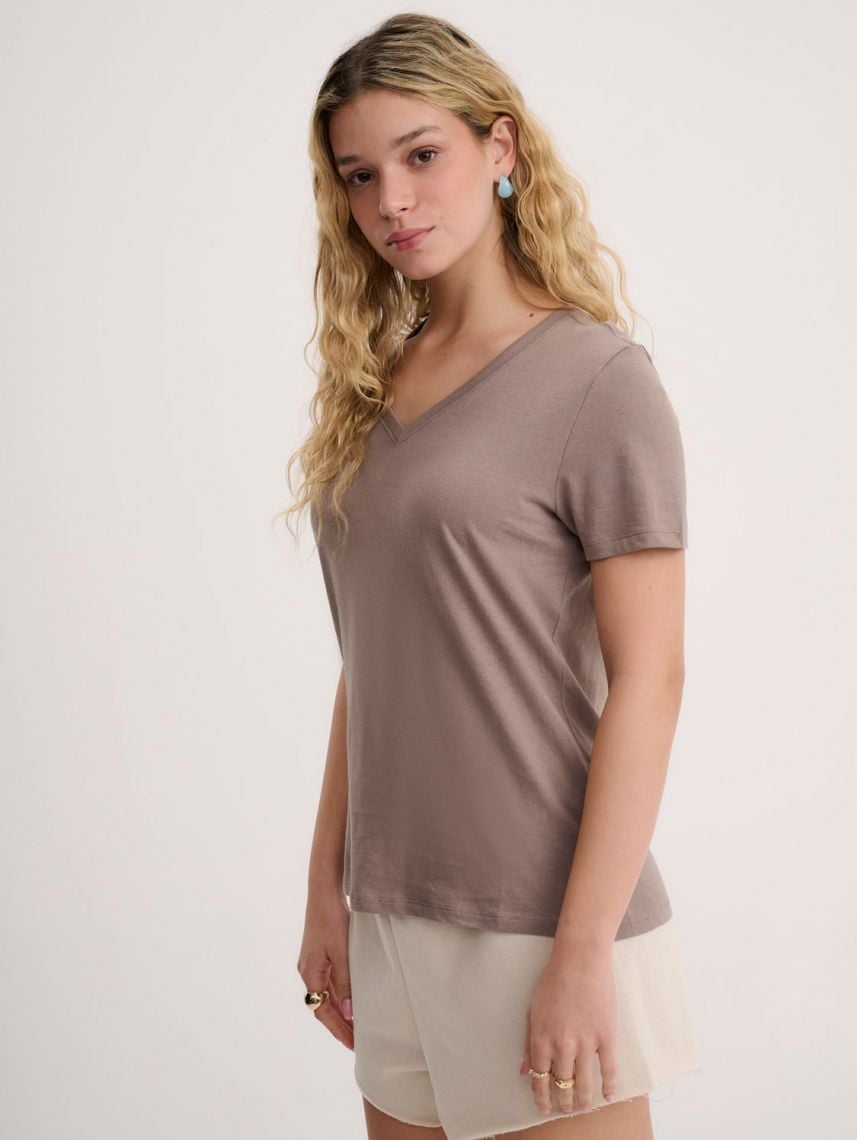 טי-שירט V בייסיק