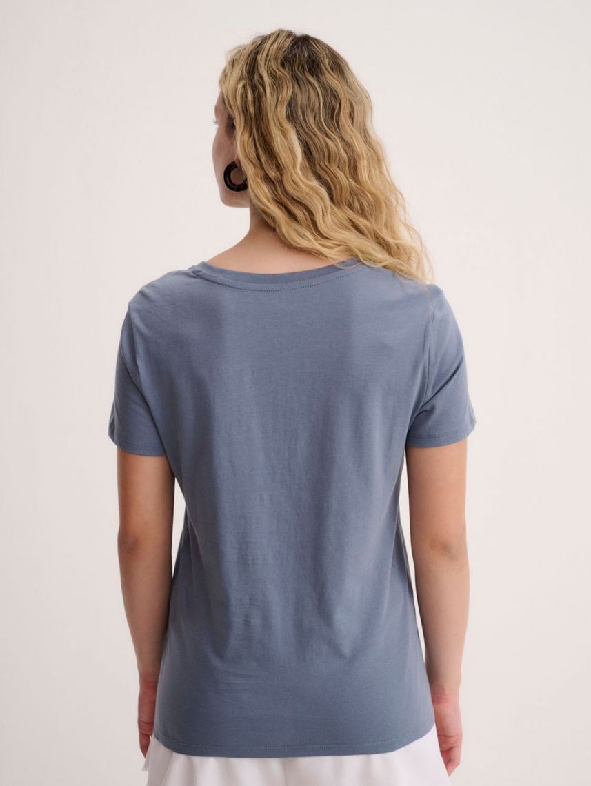 טי-שירט V בייסיק