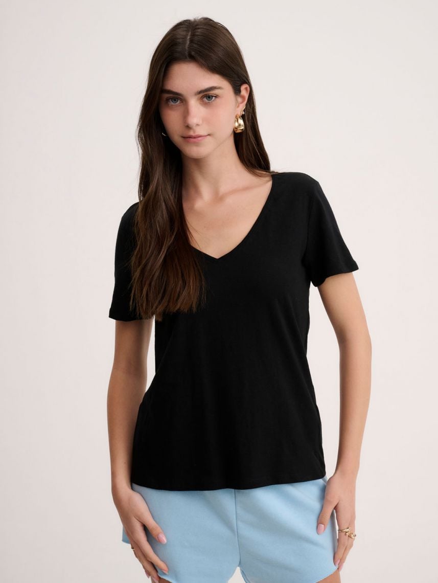 טי-שירט V עמוק