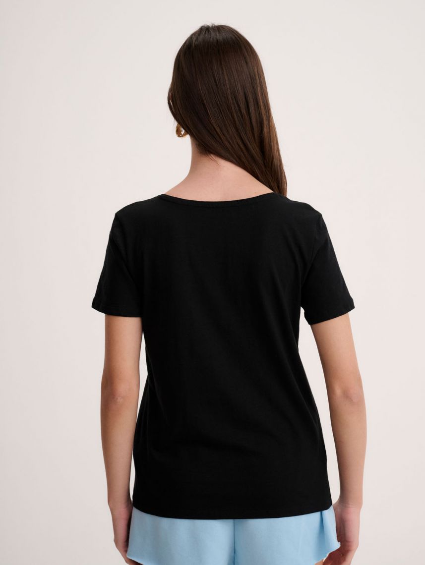 טי-שירט V עמוק