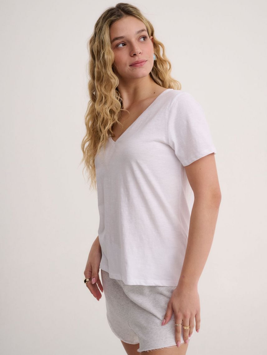 טי-שירט V עמוק