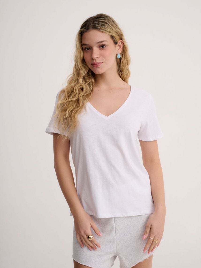 טי-שירט V עמוק