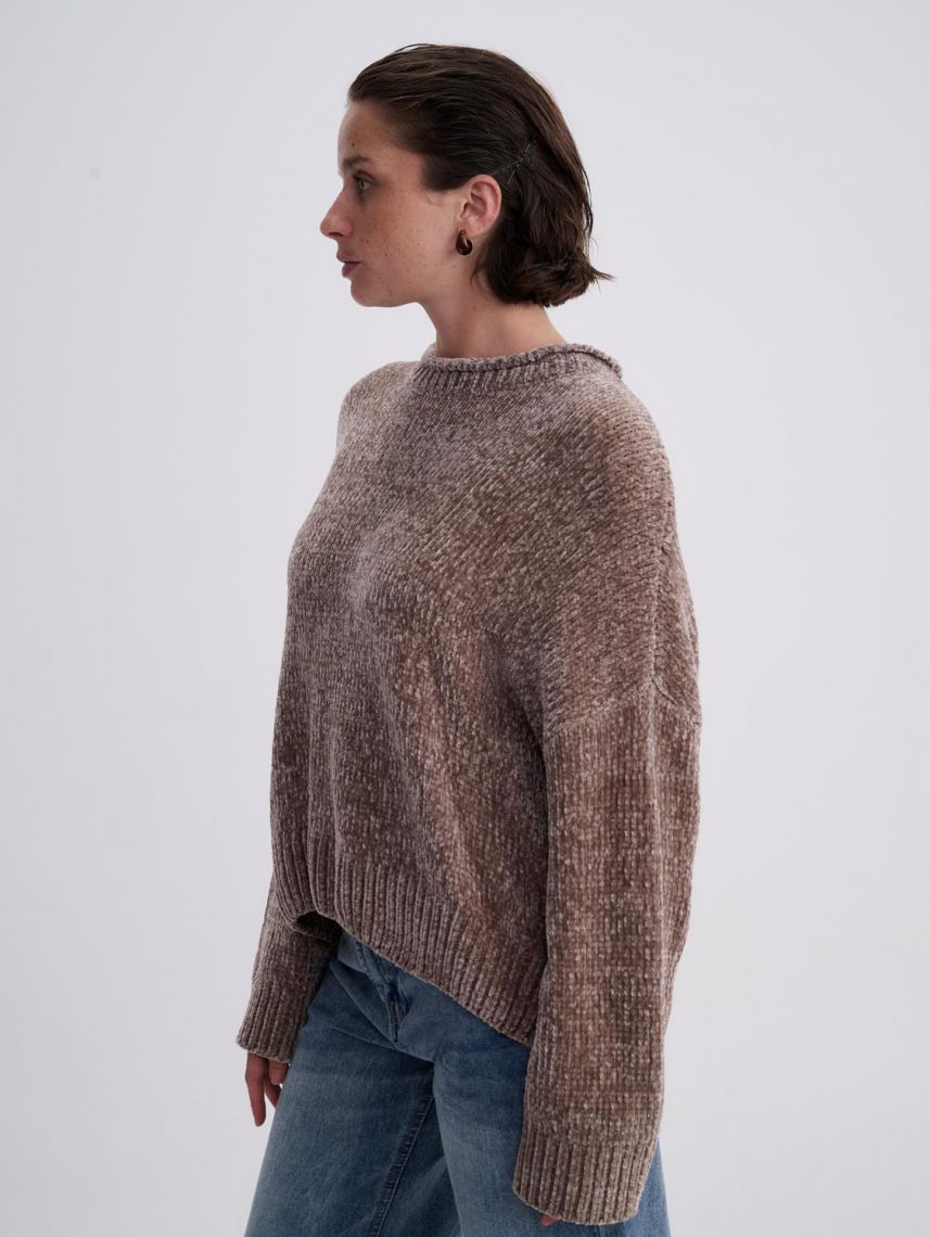 סוודר שניל עם צווארון גבוה