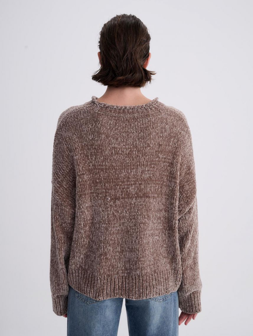 סוודר שניל עם צווארון גבוה