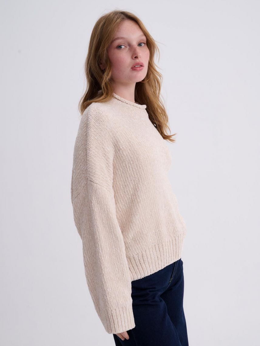 סוודר שניל עם צווארון גבוה