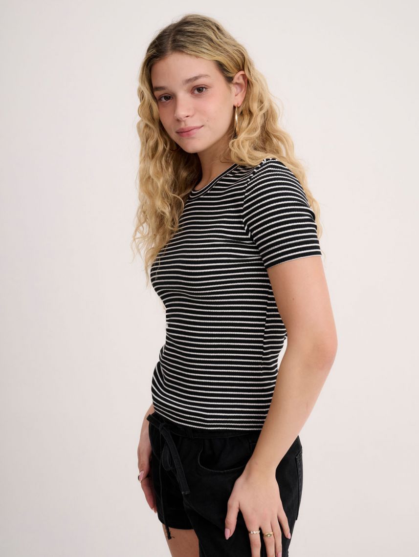 טי-שירט ריב קצרה