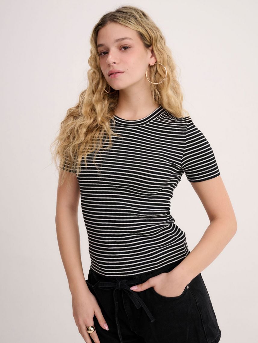 טי-שירט ריב קצרה