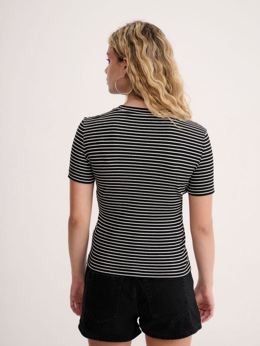 טי-שירט ריב קצרה