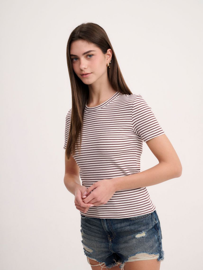 טי-שירט ריב קצרה