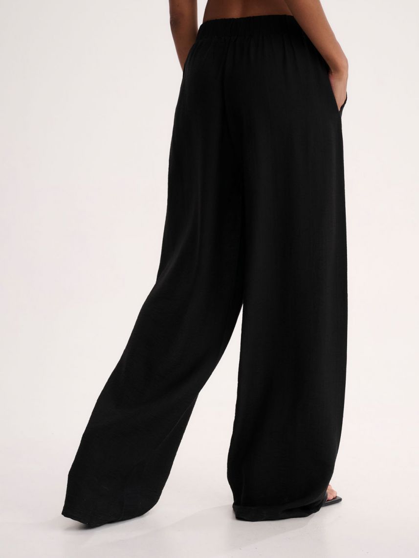 מכנסיים רחבים עם חגורה