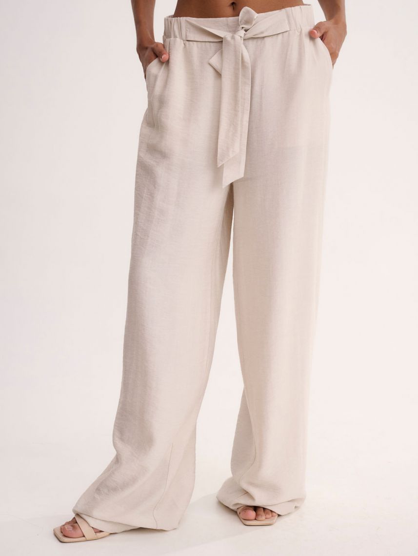 מכנסיים רחבים עם חגורה