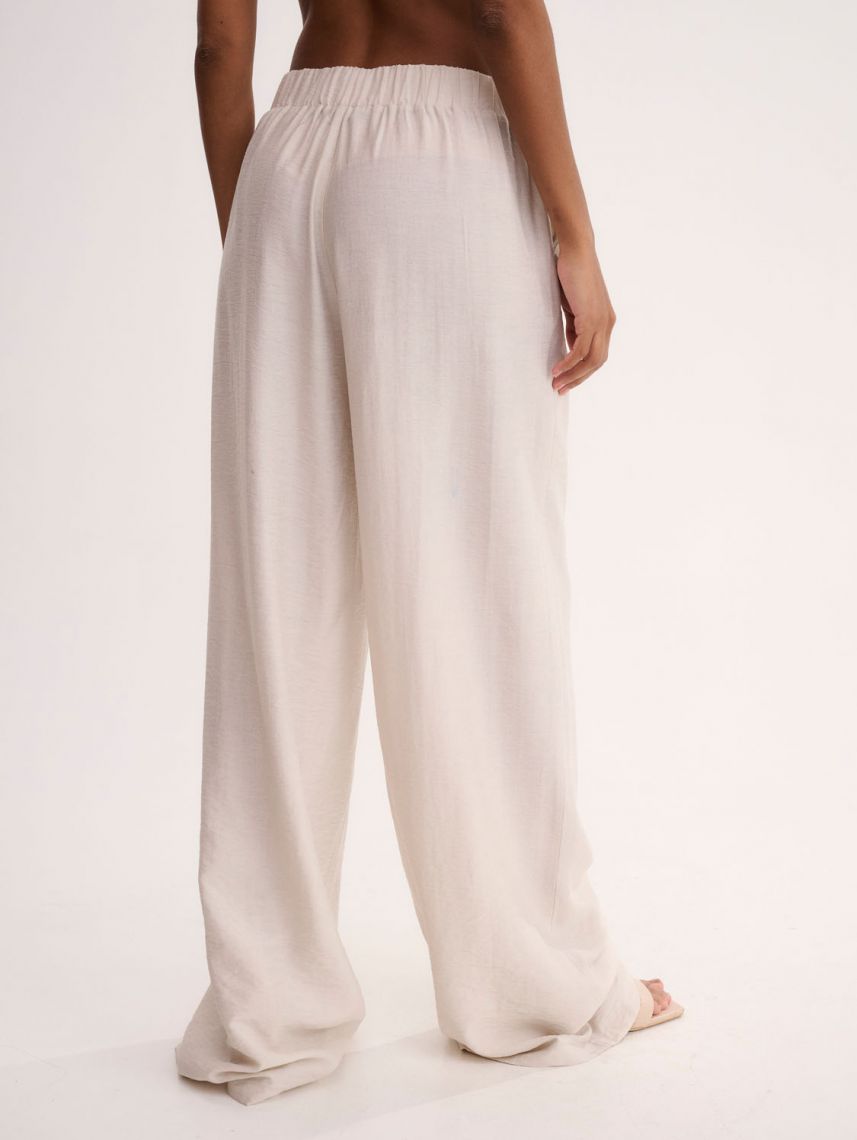 מכנסיים רחבים עם חגורה