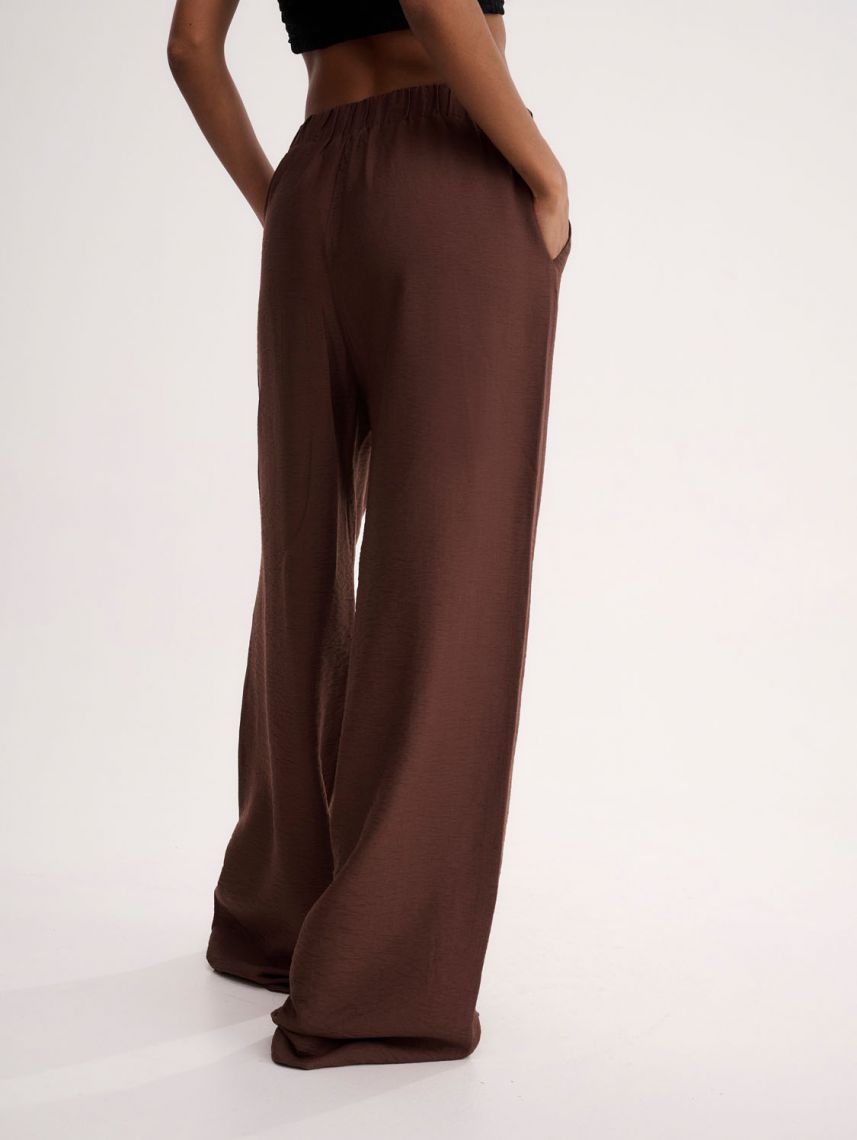 מכנסיים רחבים עם חגורה