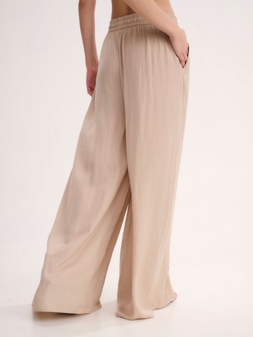 מכנסיים ארוכים נשפכים