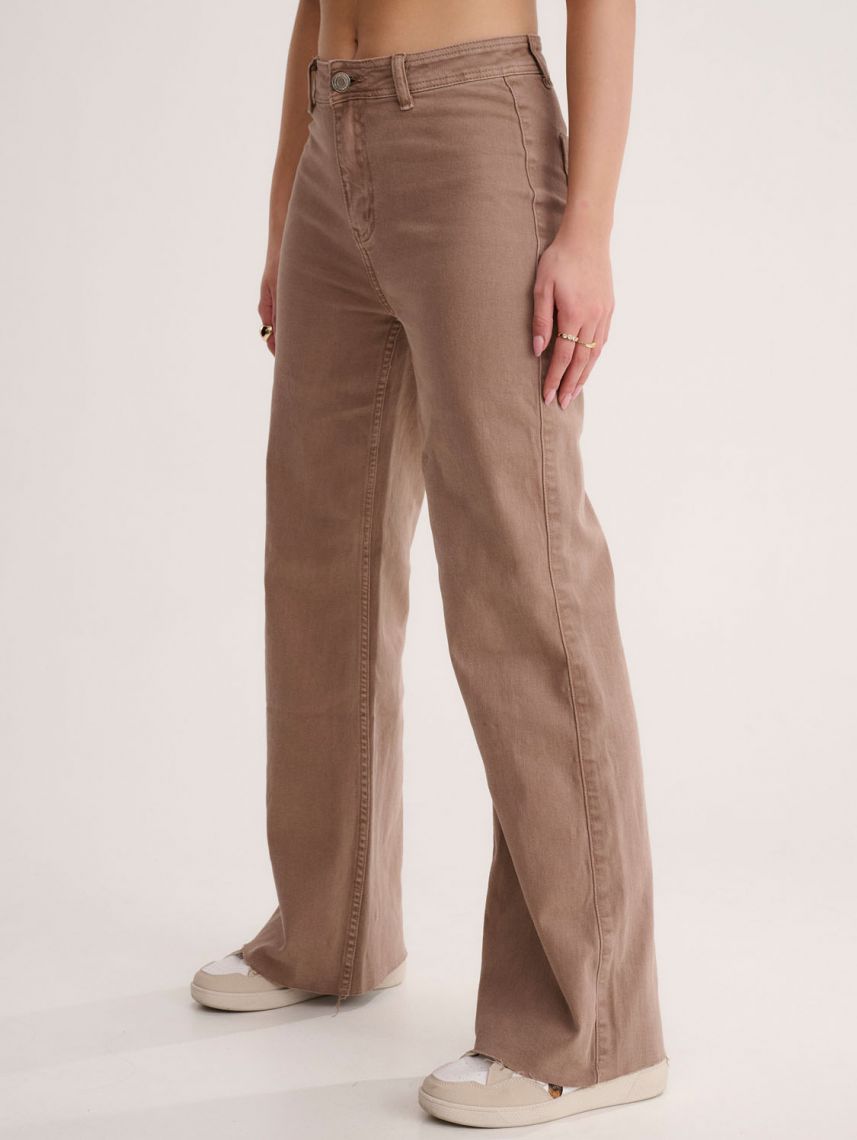 ג’ינס עם סיומת פרומה