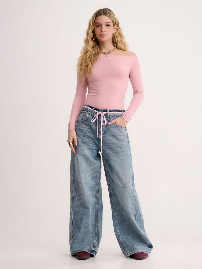 ג’ינס עם חגורת שרוך