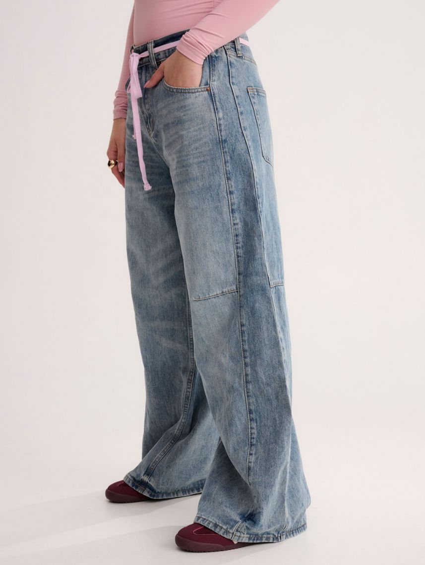 ג’ינס עם חגורת שרוך