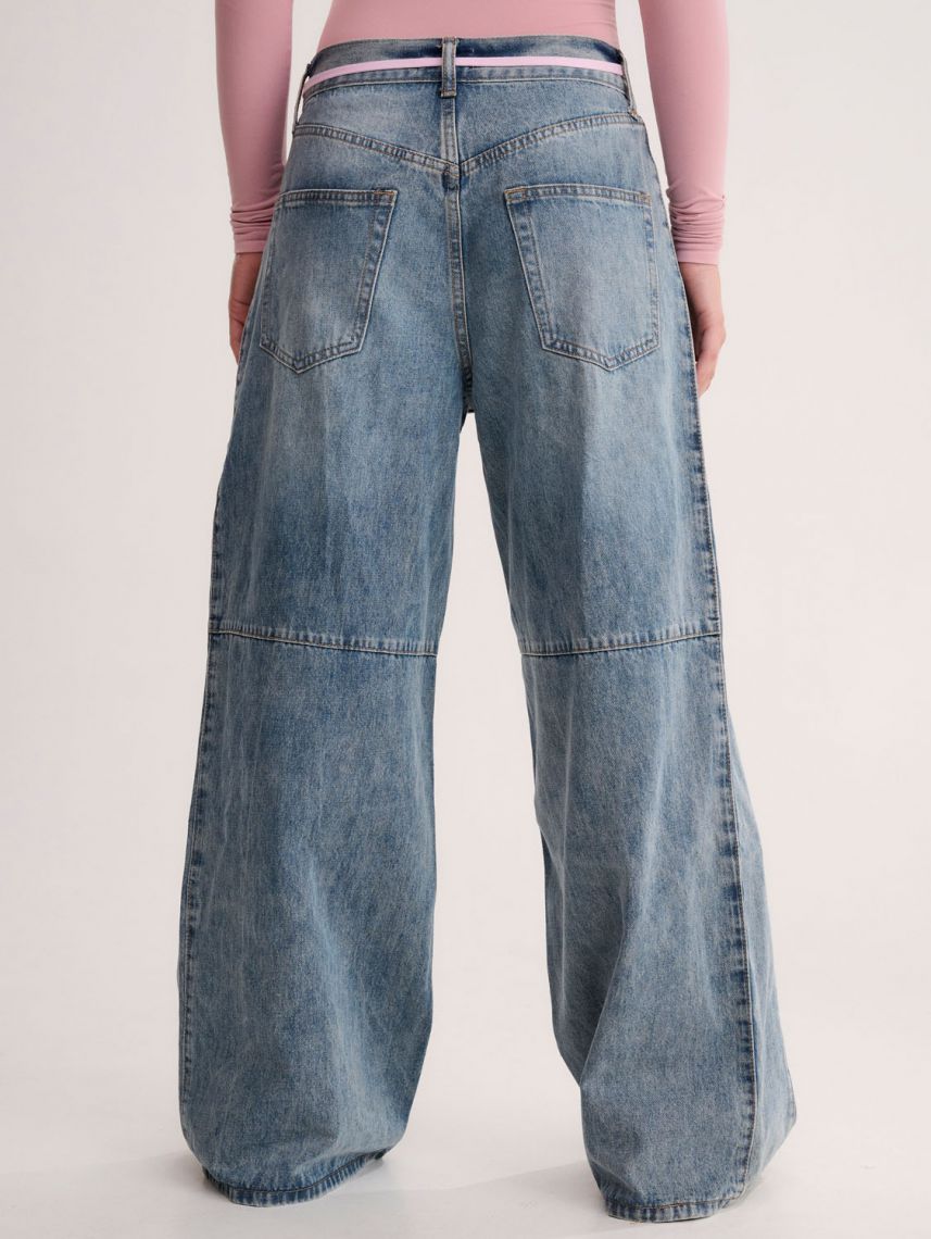 ג’ינס עם חגורת שרוך