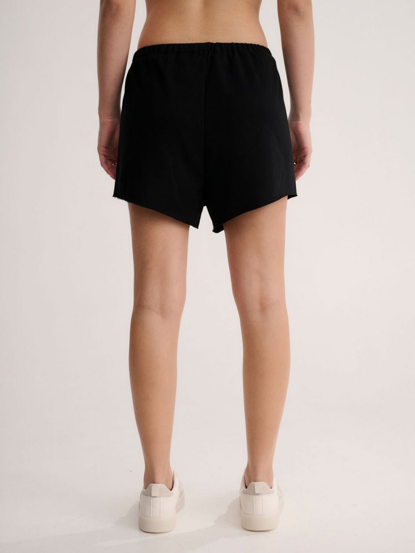 מכנסיים קצרים