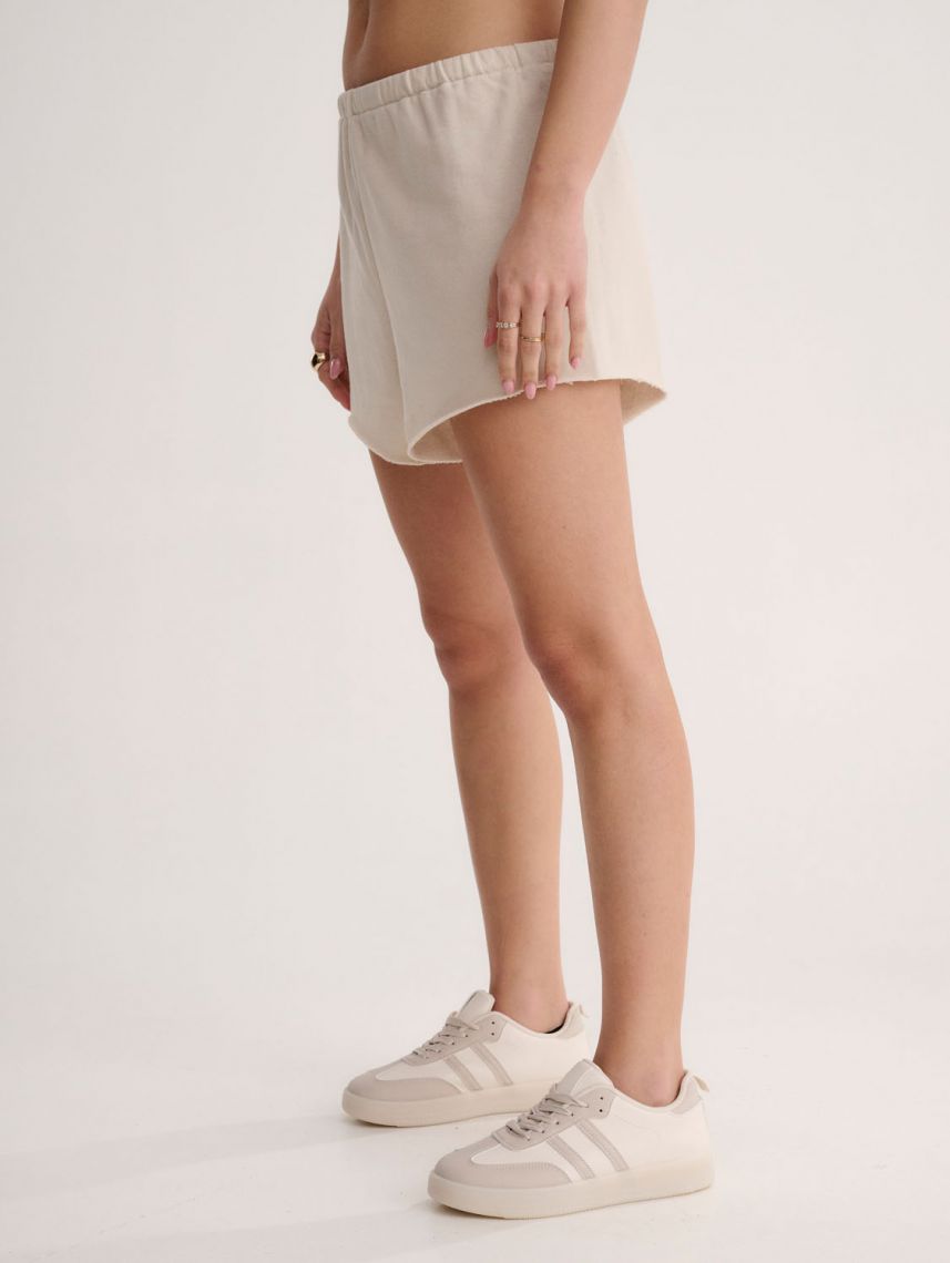 מכנסיים קצרים