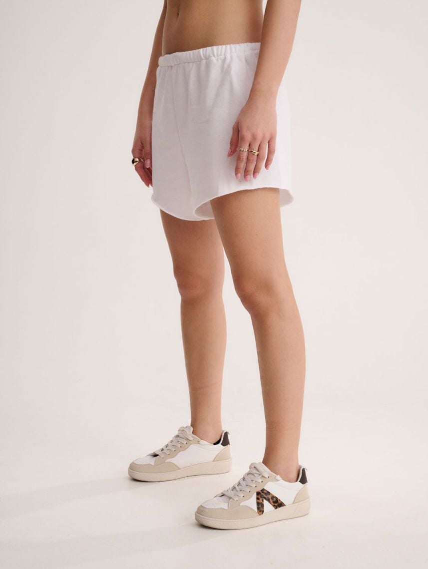 מכנסיים קצרים