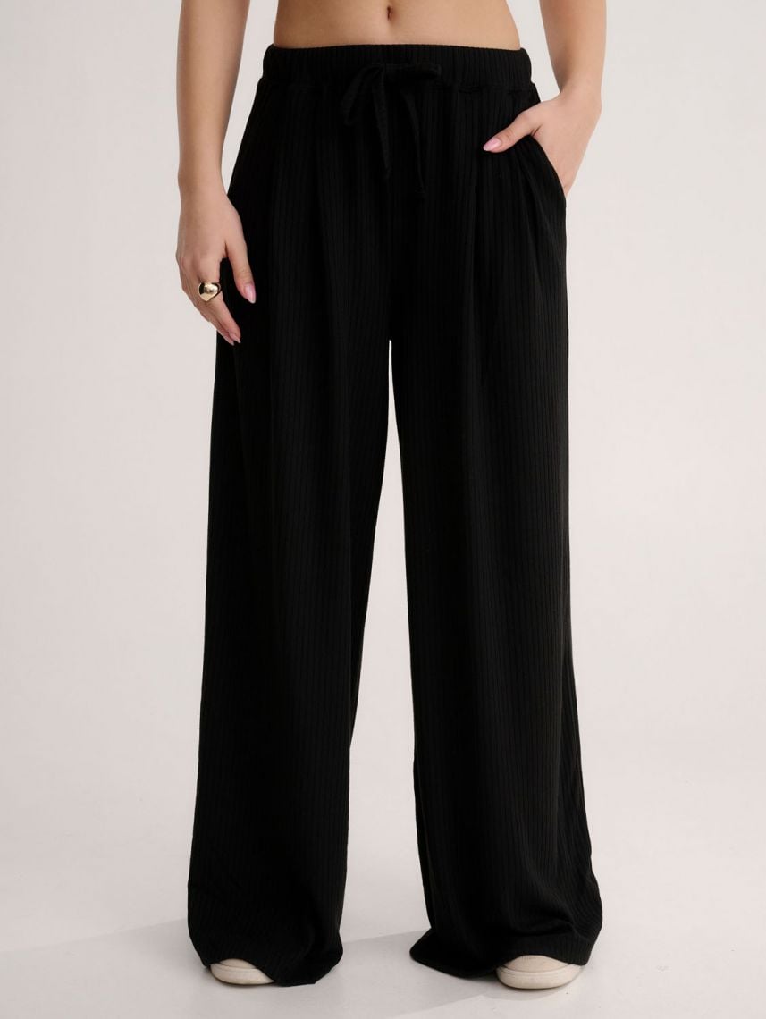 מכנסי סריג רחבים