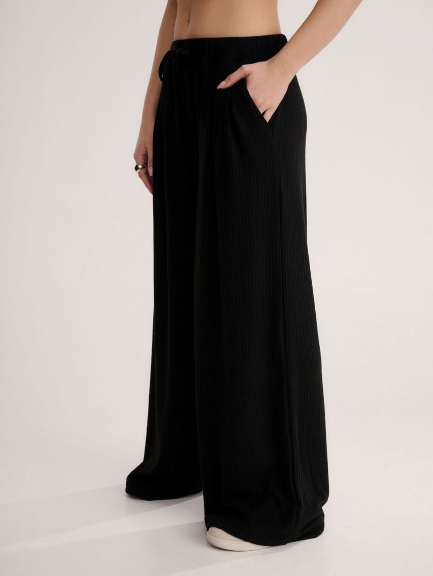 מכנסי סריג רחבים