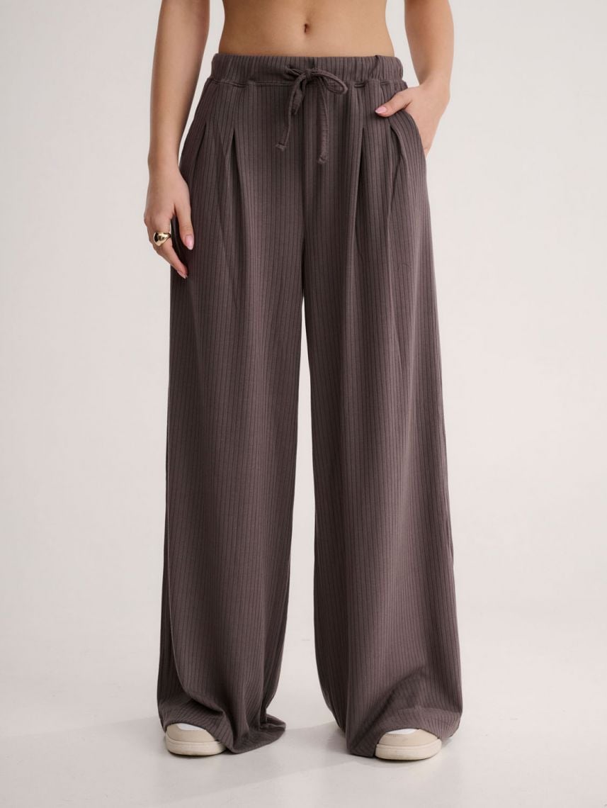 מכנסי סריג רחבים