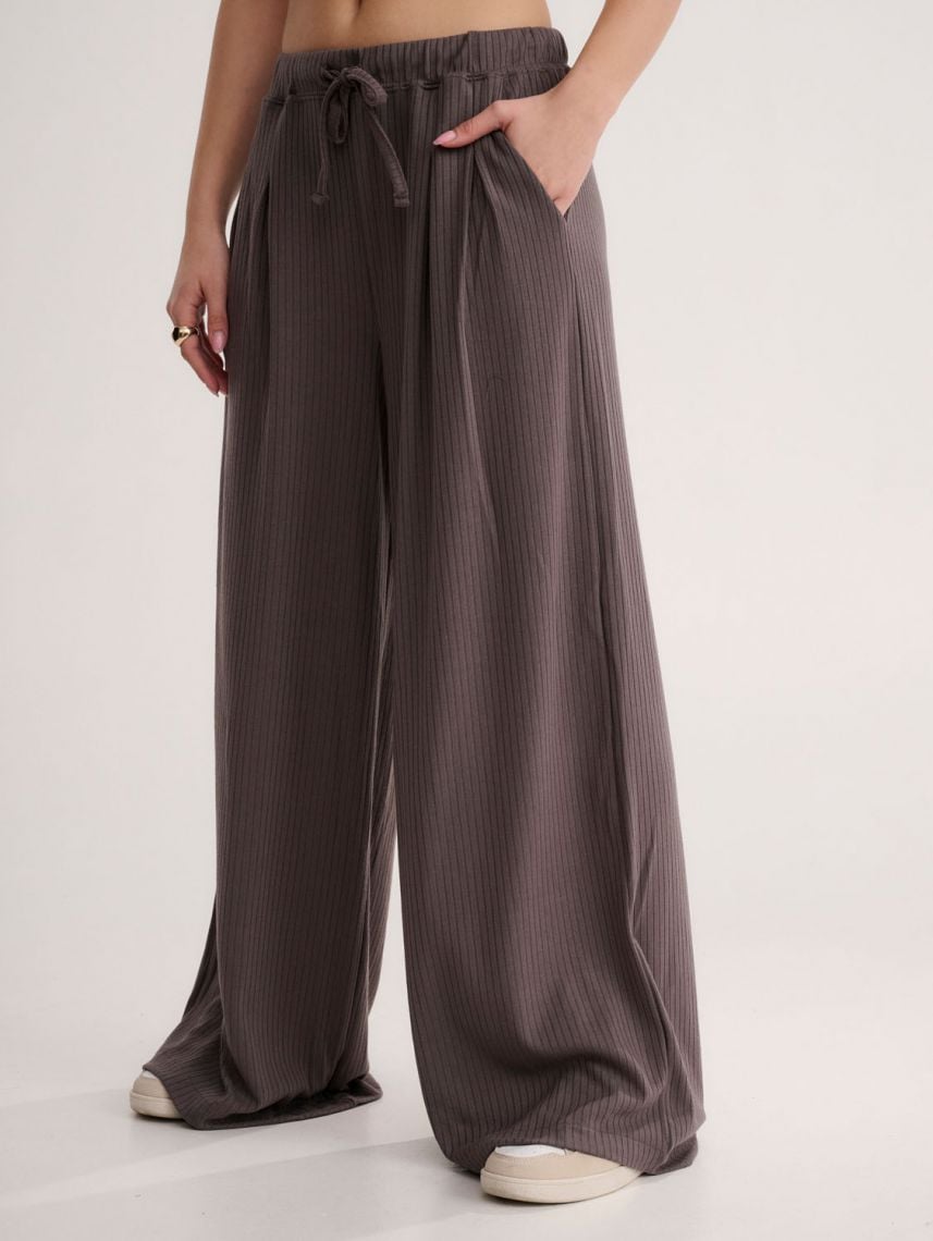 מכנסי סריג רחבים