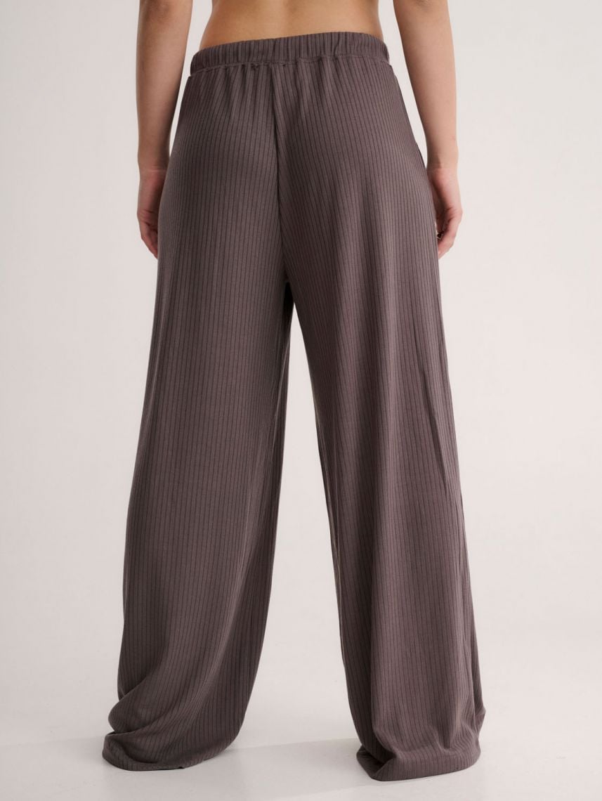 מכנסי סריג רחבים