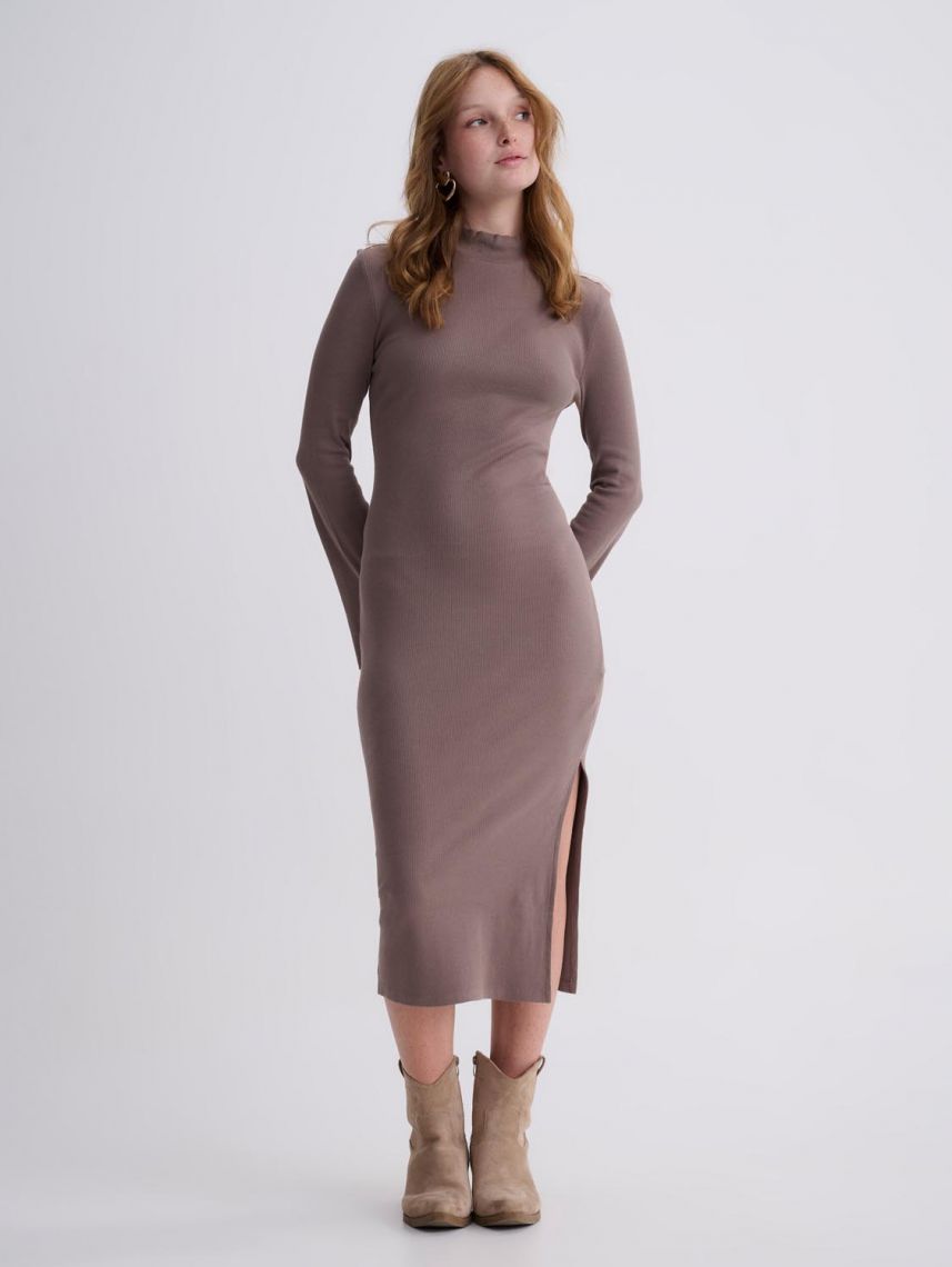 שמלה ריב עם שרוולים מתרחבים