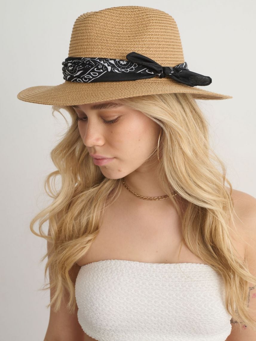 כובע קש בנדנה