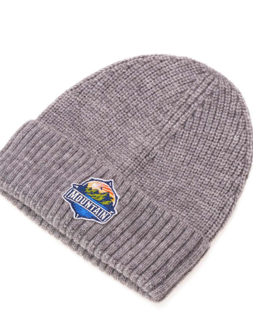 כובע צמר עם פאצ’