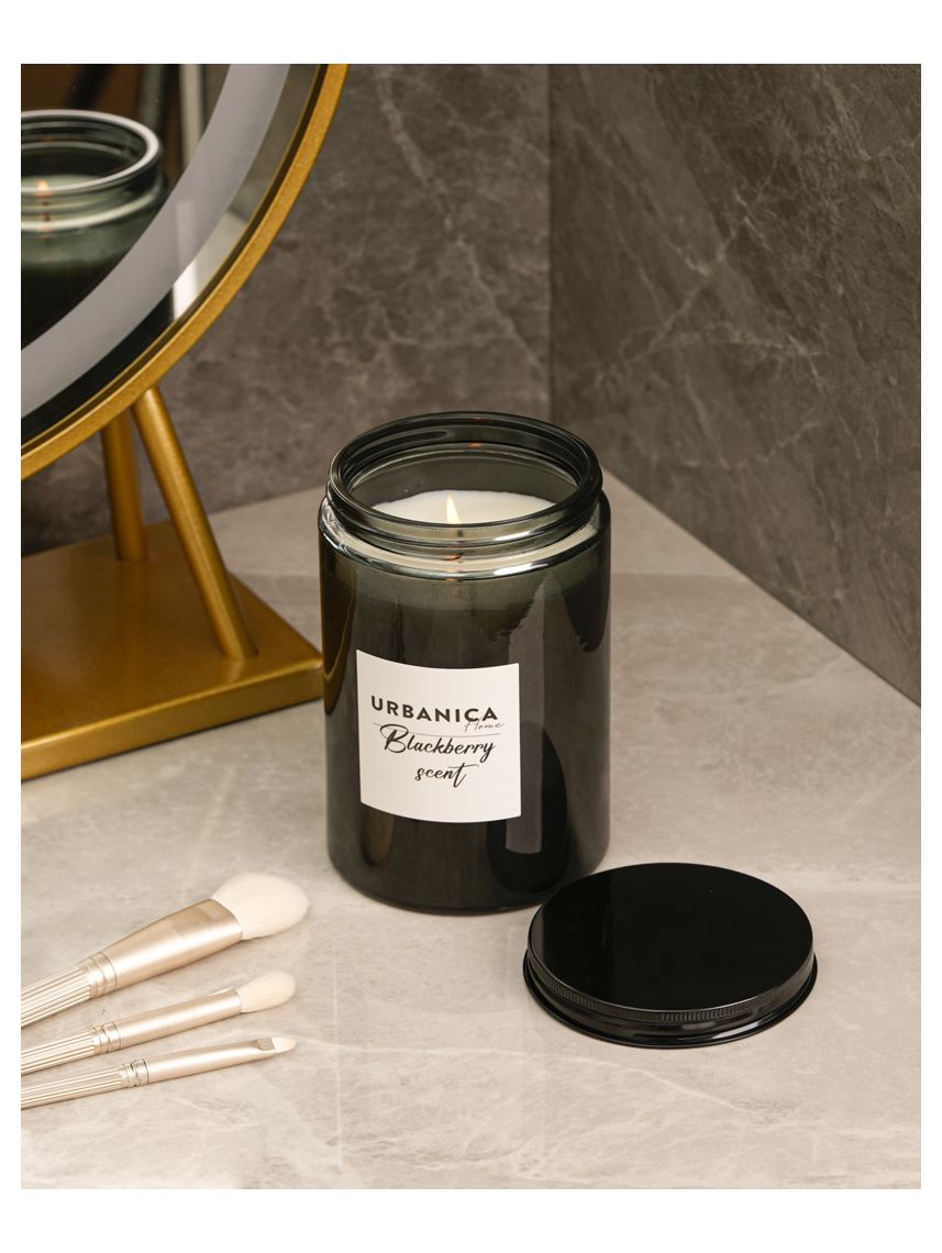 נר במעמד זכוכית עם מכסה