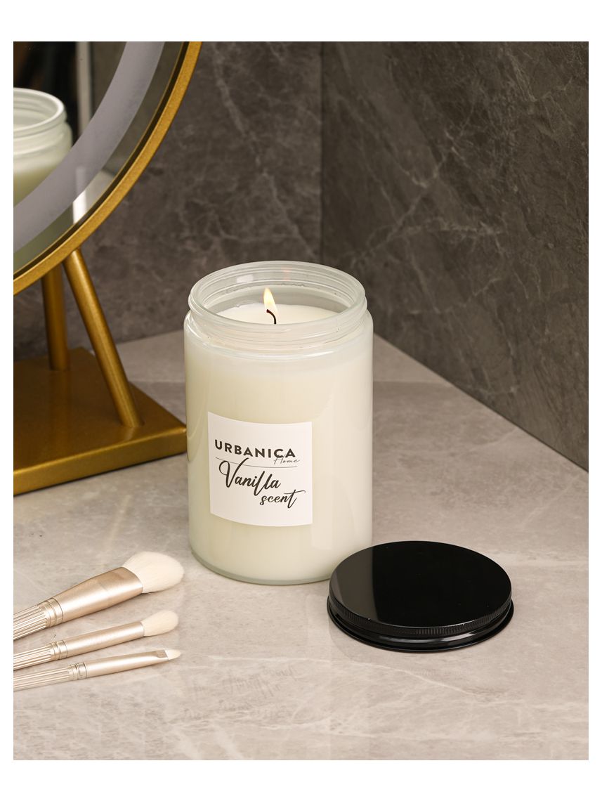 נר במעמד זכוכית עם מכסה