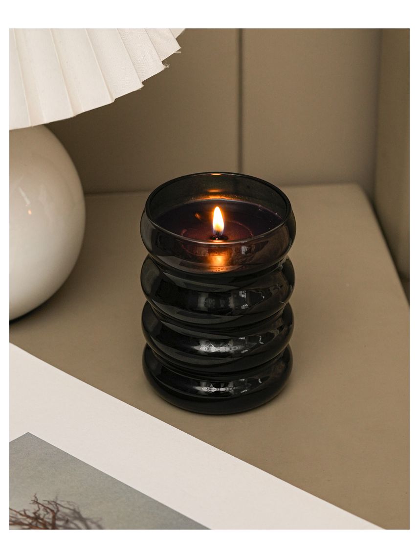 נר במעמד זכוכית מעוצב