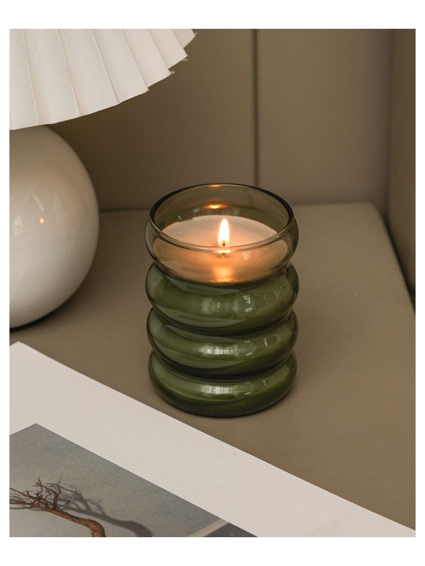 נר במעמד זכוכית מעוצב