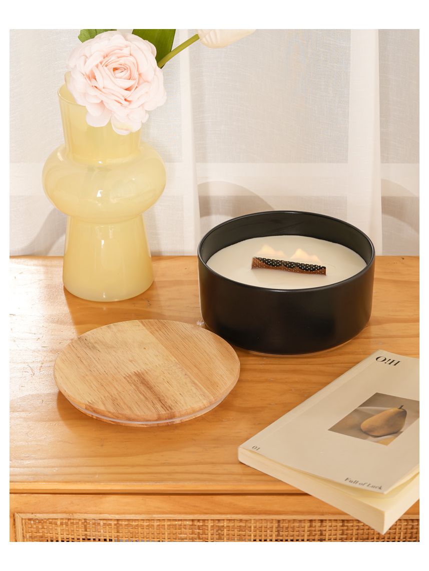 נר במעמד קרמיקה