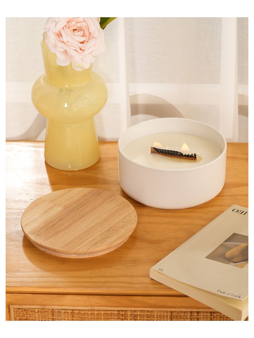 נר במעמד קרמיקה