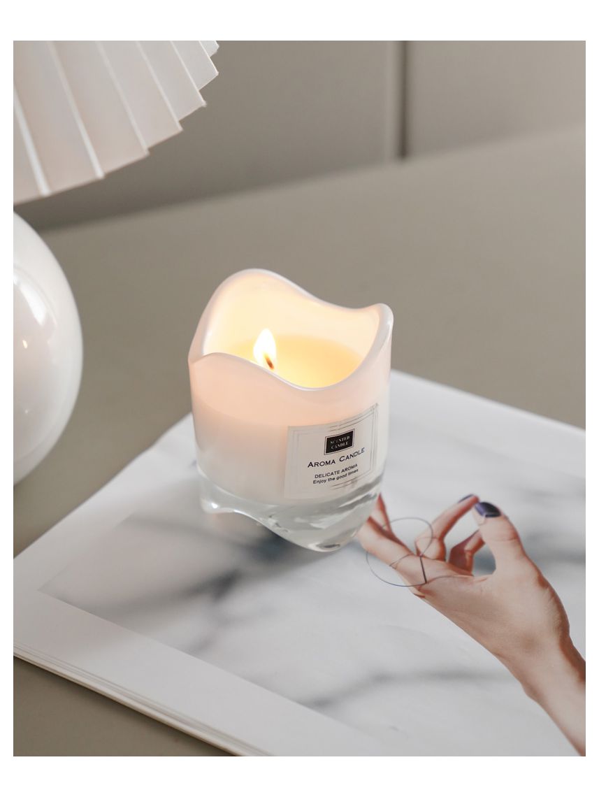 נר במעמד זכוכית גלי