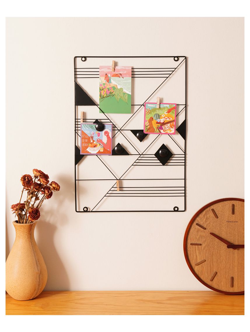 לוח מודעות גיאומטרי