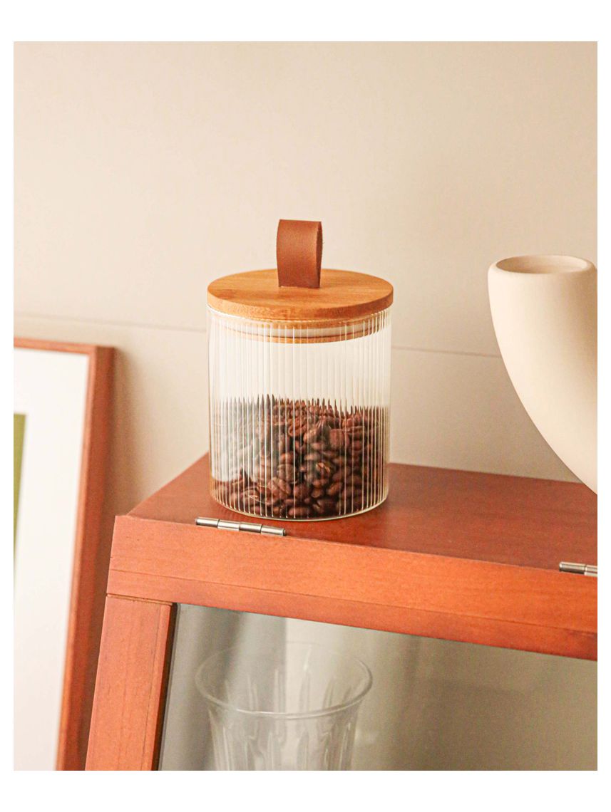 צנצנת זכוכית מעוצבת