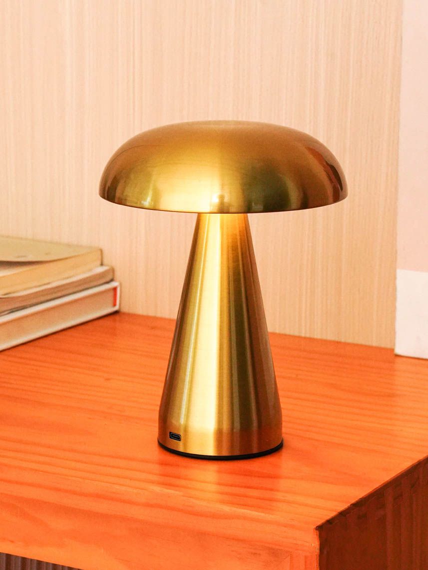 מנורת שולחן