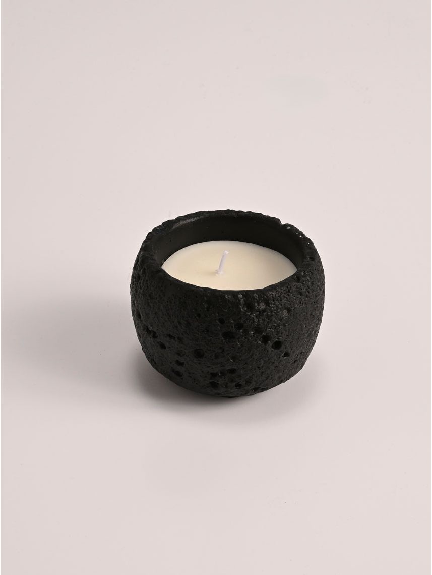 נר במעמד מעוצב