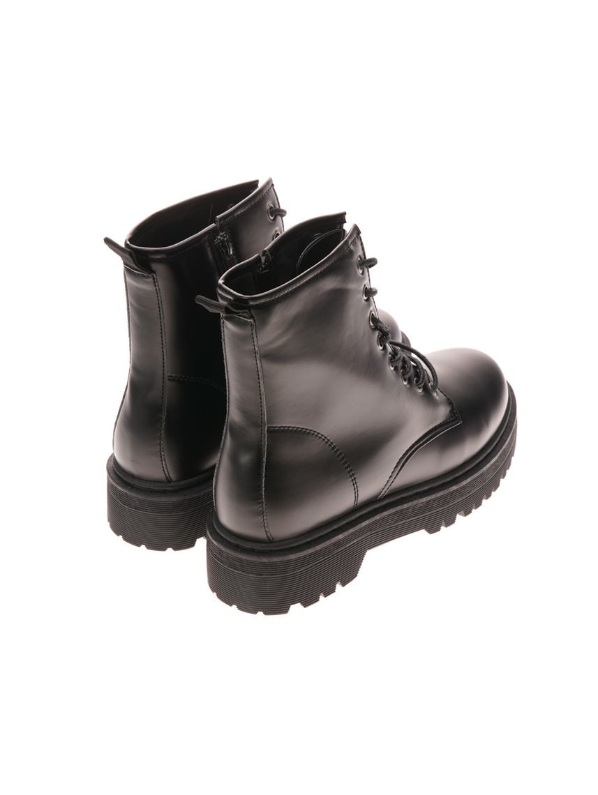 מגפי בייסיק עם שרוכים